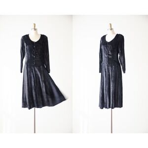 90s vtg Passports black crushed velvet goth flowy long sleeve midi dress
